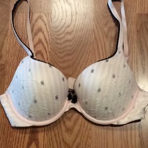 Victoria Secret Body By Victoria 34C